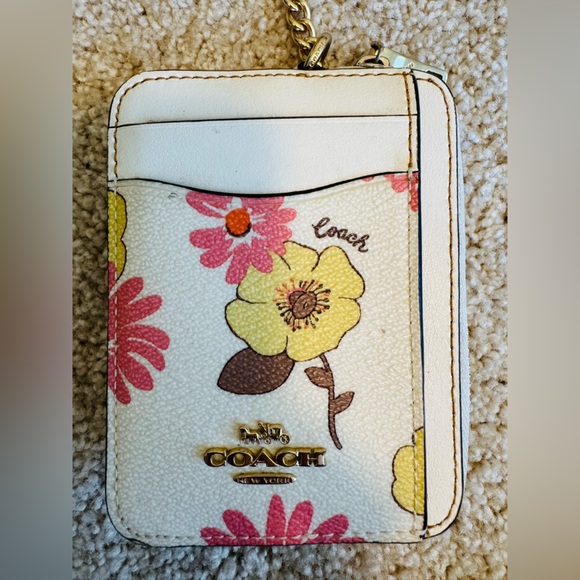 Authentic COACH Zip Card Case in Signature Canvas With Floral Print - Picture 1 of 7